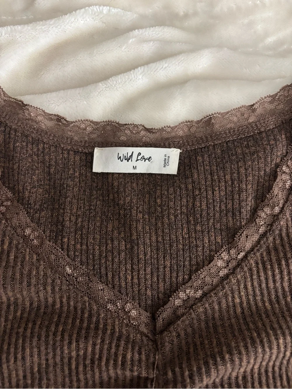 Long sleeve v neck top - Picture 3 of 6